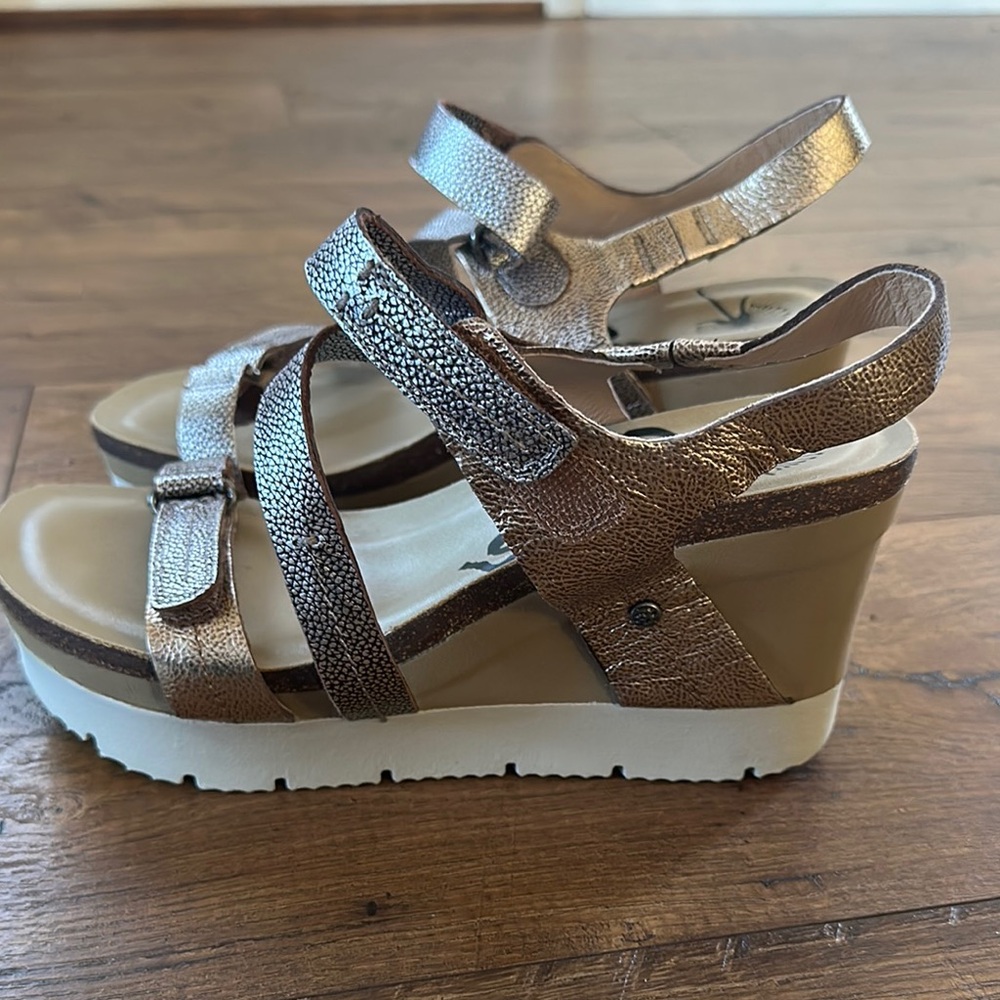 Women's Metallic Wedge Sandals